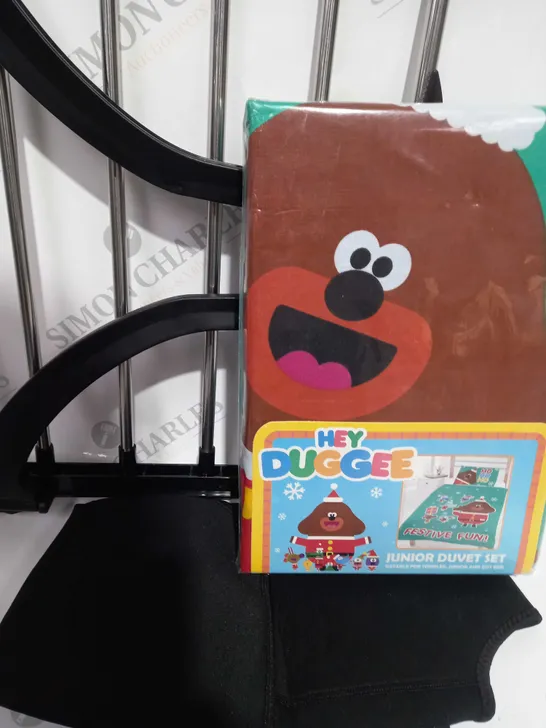 BOX OF ASSORTED ITEMS TO INCLUDE HEY DUGGEE BEDDING AND LARGE BAG 