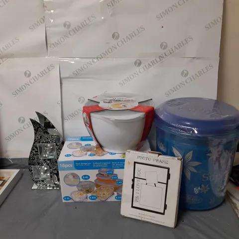 BOXED LOT OF APPROX. 15 HOUSEHOLD ITEMS TO INCLUDE KITCHENWARE, PICTURE FRAMES AND BEDDING