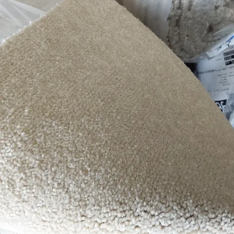 ROLL OF QUALITY STRATHMORE PLATINUM MULLION CARPET 5M × 3,55M APPROXIMATELY 