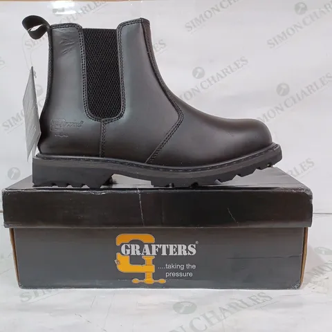 BOXED PAIR OF GRAFTERS SAFETY CHELSEA BOOTS IN BLACK UK SIZE 8