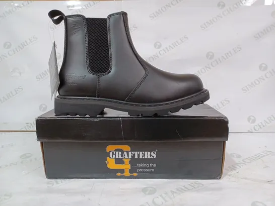 BOXED PAIR OF GRAFTERS SAFETY CHELSEA BOOTS IN BLACK UK SIZE 8