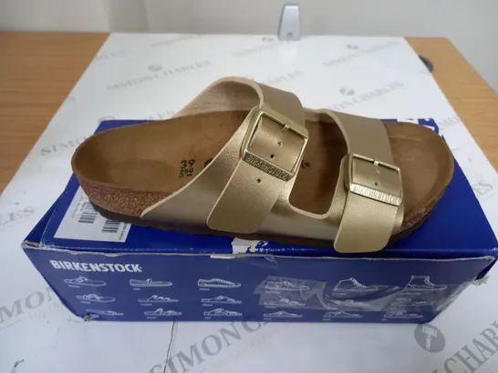 BOXED PAIR OF BIRKENSTOCK ARIZONA SANDALS SIZE 5.5