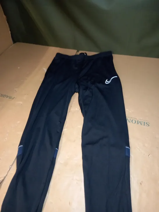 MENS NIKE SLIM FITTED JOGGING BOTTOMS SIZE M