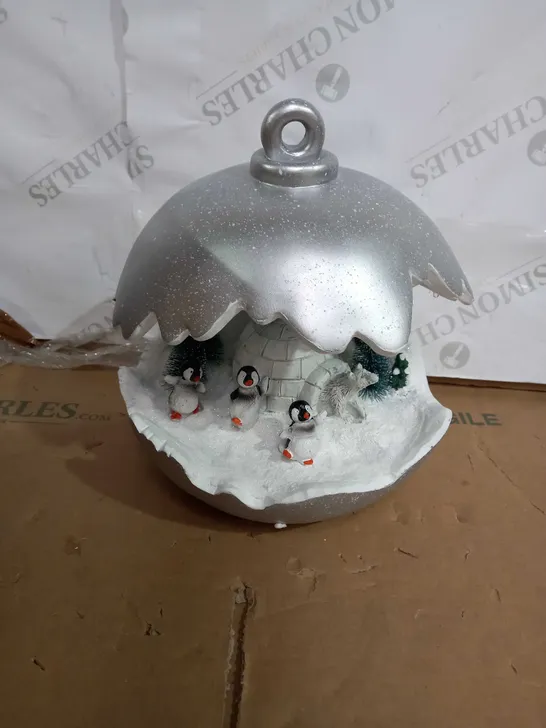 CHRISTMAS SCENE ORNAMENT 