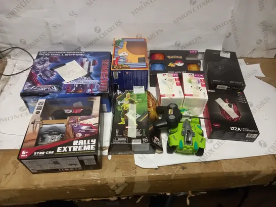 LOT OF APPROX 10 ASSORTED ITEMS TO INCLUDE RC CARS, BULBS, ACTION FIGURES ETC