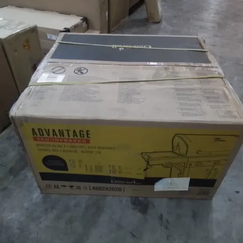 BOXED ADVANTAGE SERIES 345S 3-BURNER GAS BARBECUE (1 BOX)