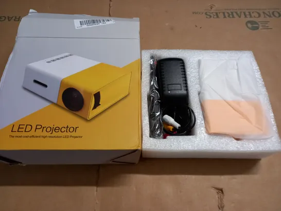 BOXED LED PROJECTOR
