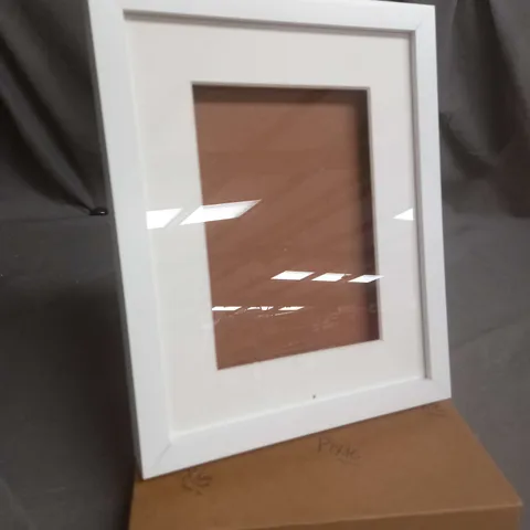 BOXED PIXIE 3D PICTURE FRAME FOR PAPER ART IN WHITE APPROX 15X20X3CM