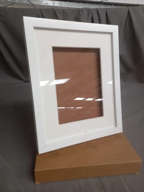 BOXED PIXIE 3D PICTURE FRAME FOR PAPER ART IN WHITE APPROX 15X20X3CM