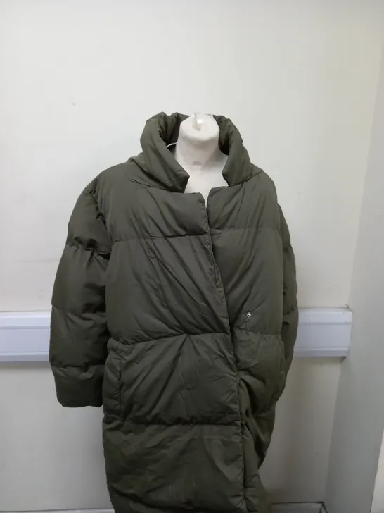 THREADBARE PUFFER COAT SIZE 20