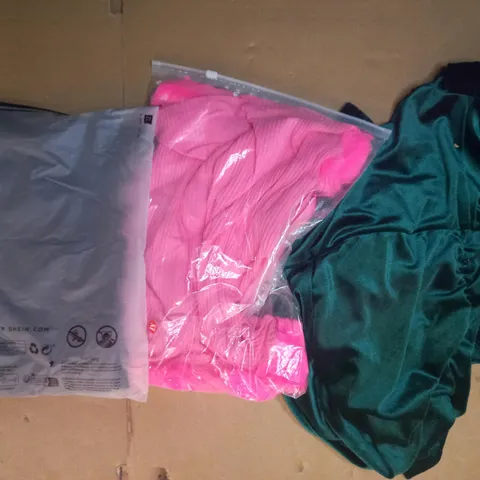 BOX OF APPROXIMATELY 10 ASSORTED CLOTHING AND FASHION ITEMS OF VARIOUS COLOURS AND STYLES TO INCLUDE SHEIN, WACOAL, ETC