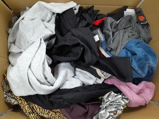 LARGE BOX OF CLOTHING TO INCLUDE DRESSES - TOPS - TROUSERS / COLLECTION ONLY 