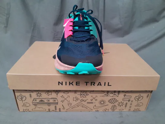 BOXED PAIR OF NIKE ZOOMX ZEGAMA TRAIL 2 SHOES IN MULTICOLOUR UK SIZE 9.5