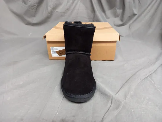 BONOVA SHEEPSKIN METALLIC HEEL BOOT IN BLACK SIZE 7