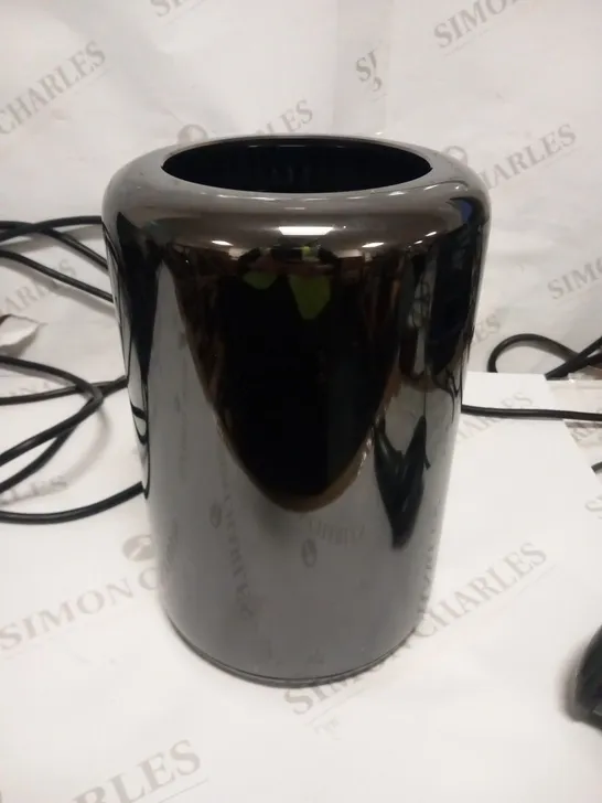 APPLE MAC PRO 6.1 A1481 DESKTOP COMPUTER