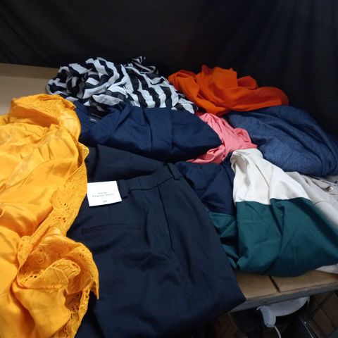 LARGE BOX OF APPROX. 50 ASSORTED CLOTHING ITEMS TO INCLUDE: ZARA & H&M IN VARIOUS SIZES