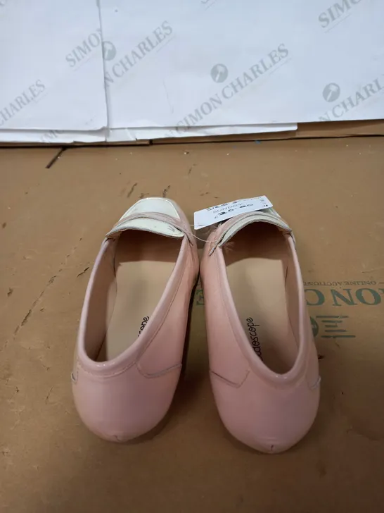 KALEIDOSCOPE PINK AND WHITE BALLERINA SHOES SIZE 5