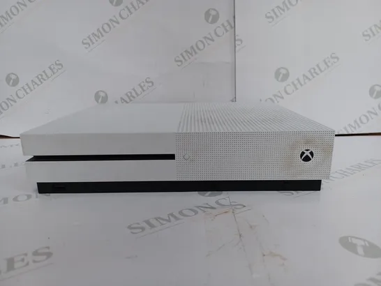 XBOX ONE S IN WHITE 