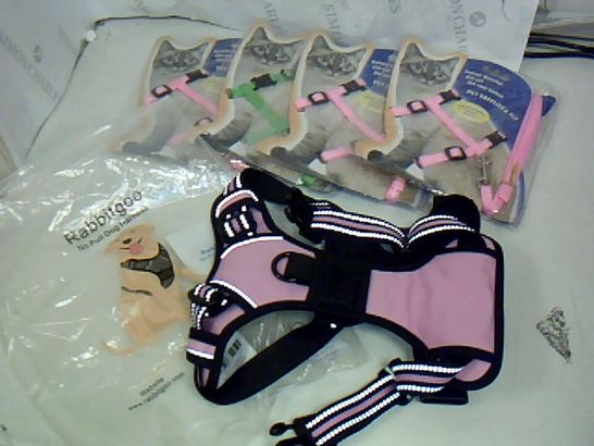 LOT OF 5 ASSORTED PET ITEMS TO INCLUDE NO PULL DOG HARNESS AND CAT HARNESS