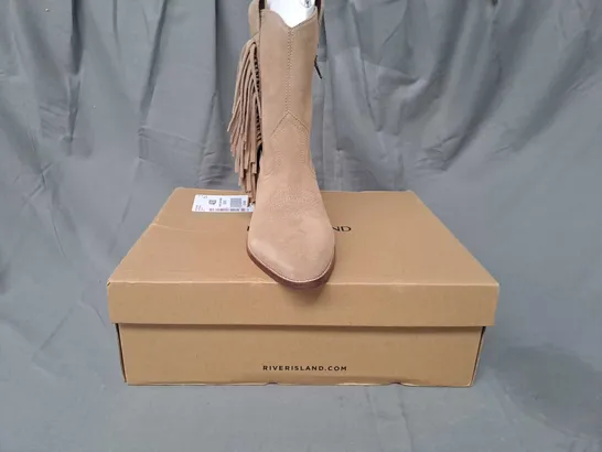 BOXED PAIR OF RIVER ISLAND TESSY LOW HEEL COWBOY BOOTS IN STONE UK SIZE 6