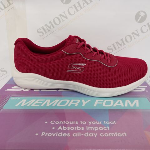 BOXED PAIR OF SKECHERS RUNNING TRAINERS - RED/WHITE SIZE 6