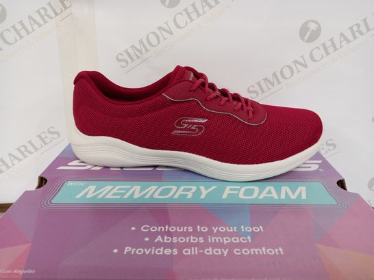 BOXED PAIR OF SKECHERS RUNNING TRAINERS - RED/WHITE SIZE 6