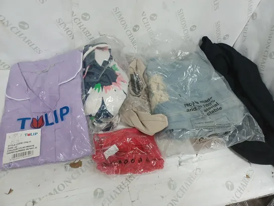 BOX OF APPROXIMATELY 25 ASSORTED CLOTHING ITEMS TO INCUDE - SOCKS, JUMPER , TROUSER , DRESS, ETC