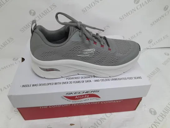 SKECHERS VEGAN RELAXED FIT, ARCH FIT SIZE 9 GREY 