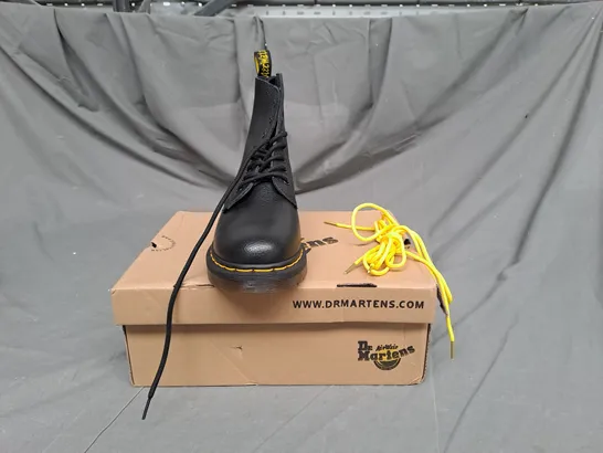 BOXED PAIR OF DR MARTENS PASCAL BOOT IN BLACK SIZE 8