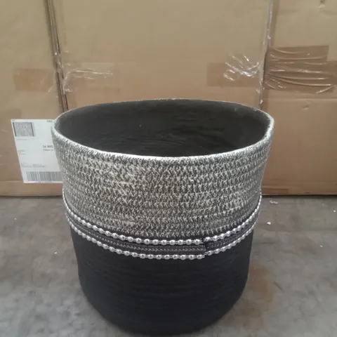 BOXED BASKET PLANTER 