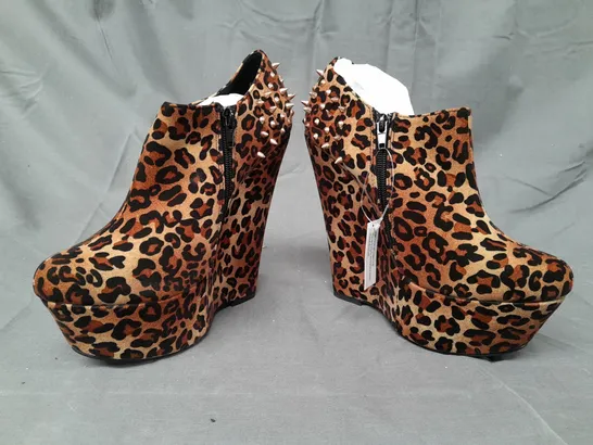 BOX OF APPROXIMATELY 10 BOXED PAIRS OF CASANDRA PLATFORM WEDGES IN LEOPARD PRINT - VARIOUS SIZES