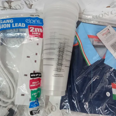 BOX OF APPROXIMATELY 10 ASSORTED HOUSEHOLD ITEMS TO INCLUDE BHARAT ARMY TOP IN NAVY SIZE L, COLOUR CHANGING REUSABLE COLD CUPS, ELPINE 4 GANG EXTENSION LEAD, ETC