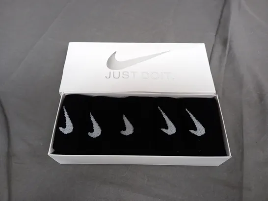 BOXED NIKE JUST DO IT BLACK SOCKS SET OF 5 - SIZE UNSPECIFIED 