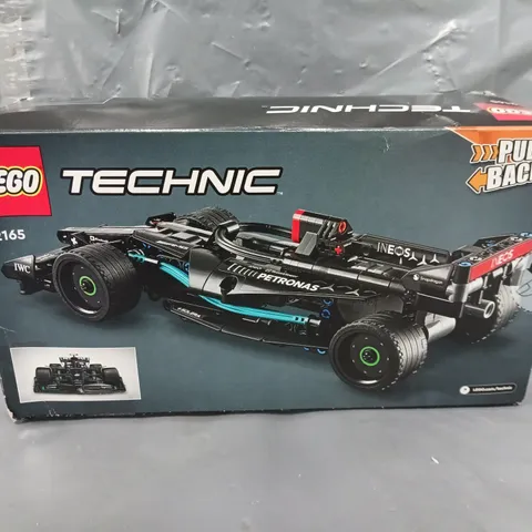 BOXED MERCEDES AMG F1 W14 PULL-BACK - 42165