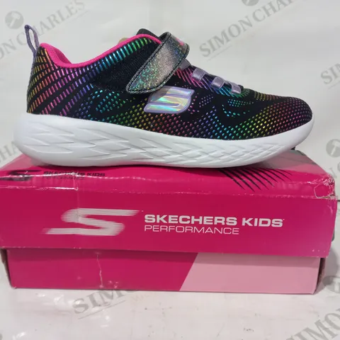 BOXED PAIR OF SKECHERS SHIMMER SPEEDER TRAINERS IN BLACK/MULTICOLOUR UK SIZE 2