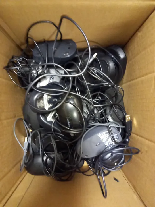 APPROXIMATELY 30 ASSORTED WIRELESS & WIRED MICE TO INCLUDE LOGITECH, DELL, MICROSOFT ETC  