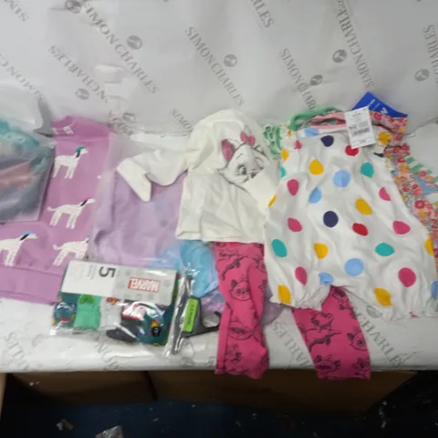 BOX OF ASSORTED CHILDRENS CLOTHING TO INCLUDE BOXERS, PYJAMAS, SOCKS, TOPS ETC 