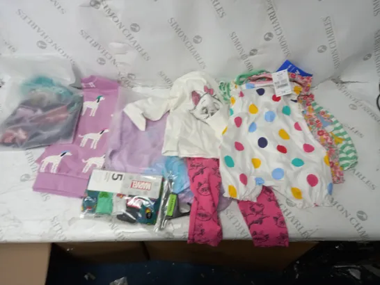 BOX OF ASSORTED CHILDRENS CLOTHING TO INCLUDE BOXERS, PYJAMAS, SOCKS, TOPS ETC 