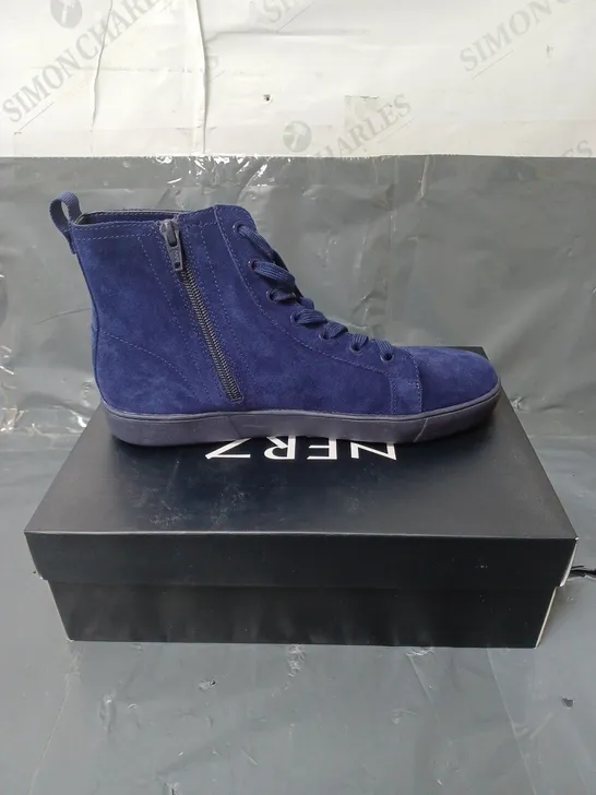 NATURALIZER SUEDE ANKLE BOOTS BLUE SIZE 6