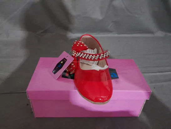 APPROXIMATELY 14 BOXED PAIR OF TIA MARIA KIDS MARY JANE SHOES IN RED VARIOUS SIZES TO INCLUDE SIZE 30EU