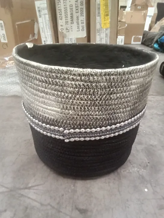 BOXED BASKET EFFECT PLANTER 