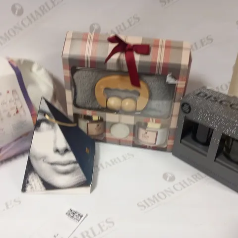 APPROXIMATELY 12 ASSORTED GIFT SETS TO INCLUDE; BAYLISS AND HARDING, DOVE, DISCOVER AND TEMPLESPA