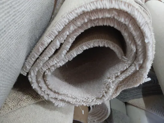 ROLL OF QUALITY DIMENSIONS PLAINS 500Z CARPET APPROXIMATELY 4M × 2.62M