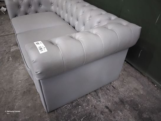 DESIGNER LIGHT GREY LEATHER TWO SEATER CHESTERFIELD SOFA 