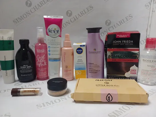 BOX OF APPROX 10 ASSORTED BEAUTY PRODUCTS TO INCLUDE LEE STAFFORD COCOLOCO MOISTURE MIST, PUREOLOGY HYDRATE SHAMPOO, BAREMINERALS ORIGINAL FOUNDATION #FAIRY LIGHT, ETC 