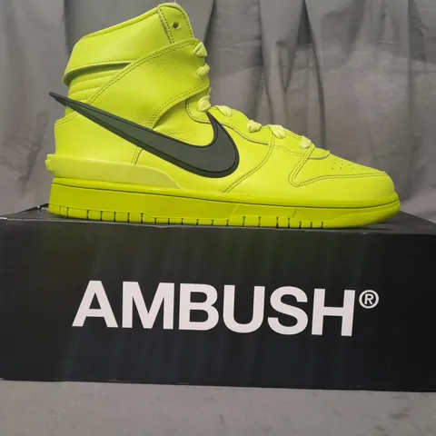 BOXED PAIR OF NIKE DUNK HI AMBUSH SHOES IN ATOMIC GREEN/BLACK UK SIZE 8.5