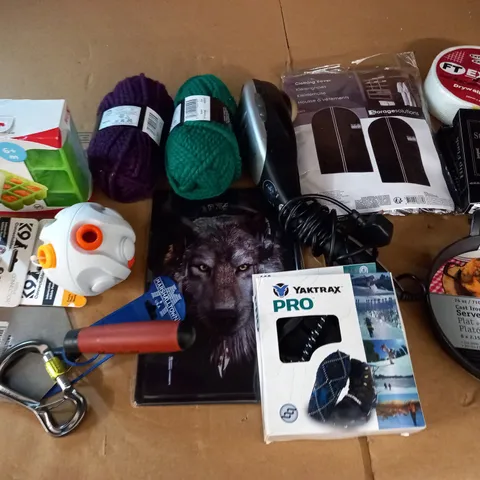 LARGE QUANTITY OF ASSORTED HOUSEHOLD ITEMS TO INCLUDE YAKTRAX PRO, K9 KIBBLE CONNECTOR AND CLOTHES COVER