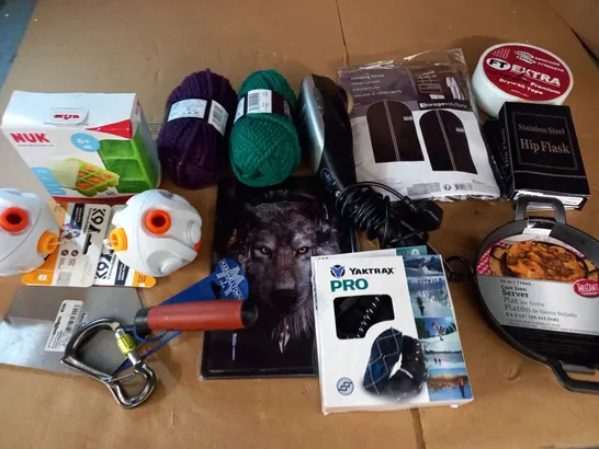 LARGE QUANTITY OF ASSORTED HOUSEHOLD ITEMS TO INCLUDE YAKTRAX PRO, K9 KIBBLE CONNECTOR AND CLOTHES COVER