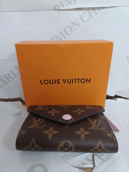 BOXED LOUIS VUITTON PURSE WITH PINK INSIDE 