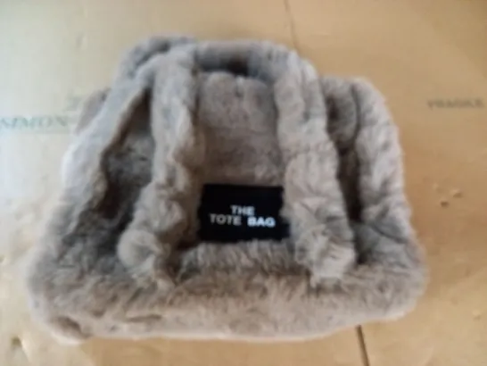 FAUC FUR THE TOTE BAG IN TAUPE